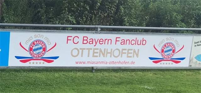 Neue Werbebande – Foto 1